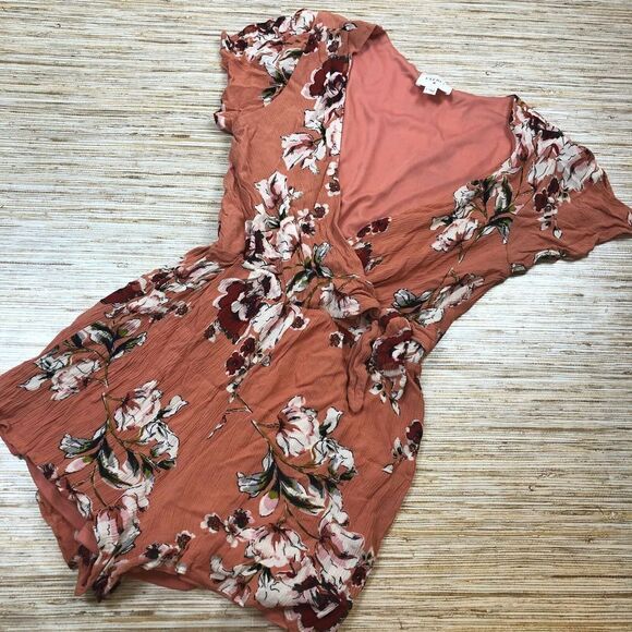 O-54 EVERYLY wrap front stretch romper shorts FLORAL size S new - Picture 1 of 2